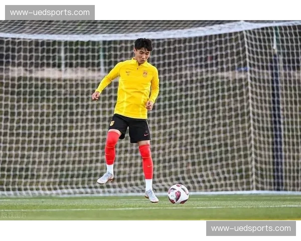 成都蓉城高位逼抢体系效果显著 韦世豪点球破门体现进攻多样性